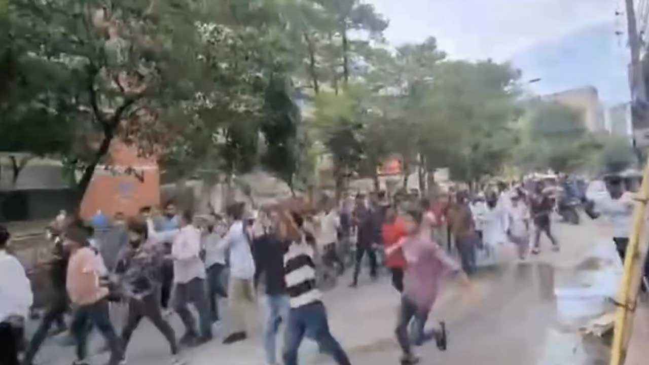 2025/ধানমন্ডিতে আওয়ামী লীগের ঝটিকা মিছিল, ককটেল বিস্ফোরণ.jpg